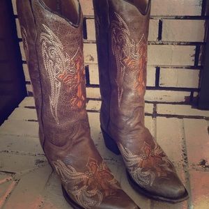 Cowboy boots light brown cross and wing design